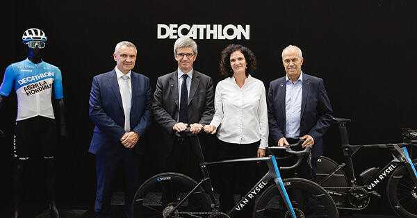 AG2R LA MONDIALE （アージェードゥーゼル・ラ・モンディアル）X VAN